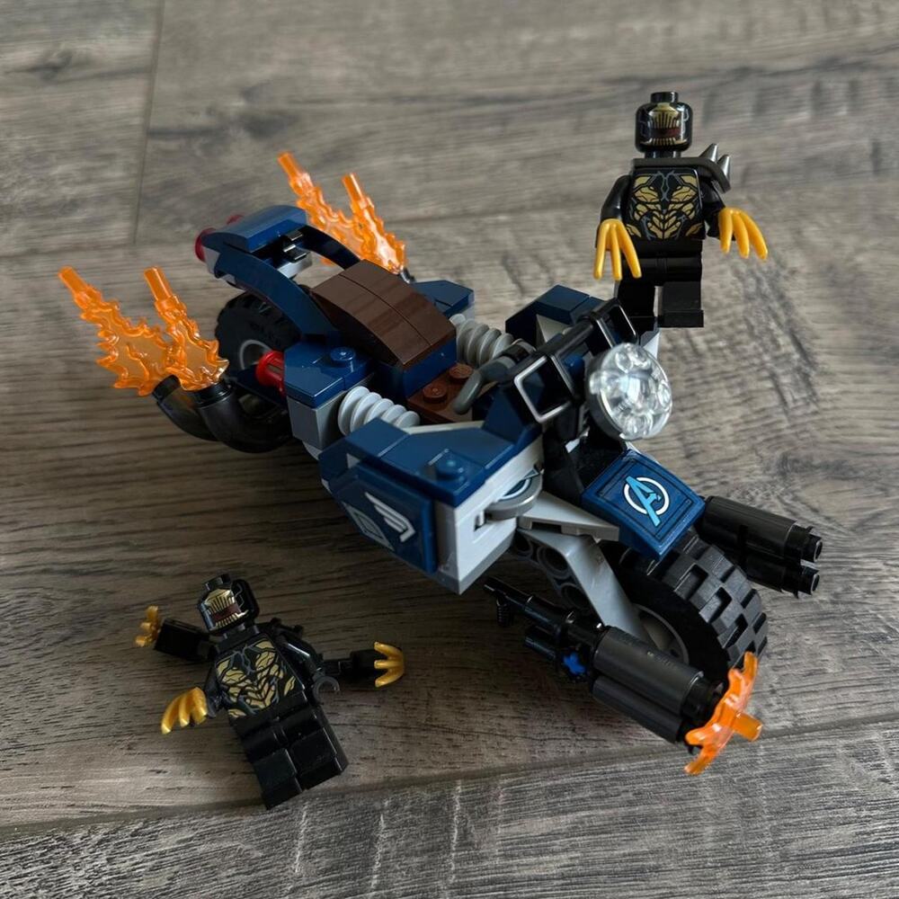 Retired 2019 LEGO Marvel Avengers Outrider Attack Bike Set 76123 - Incomplete